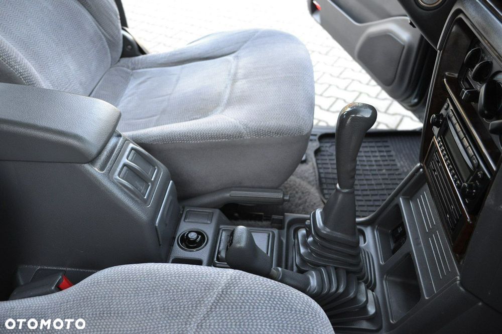 Mitsubishi Pajero - 23