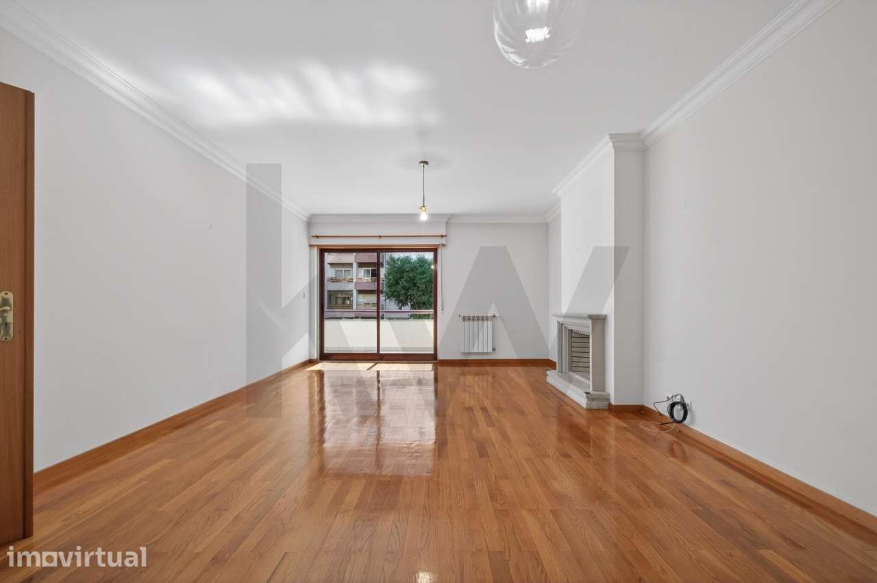 Apartamento T3 com Varandas, Lugares de Estacionamento e Vista Mar em - Grande imagem: 5/29