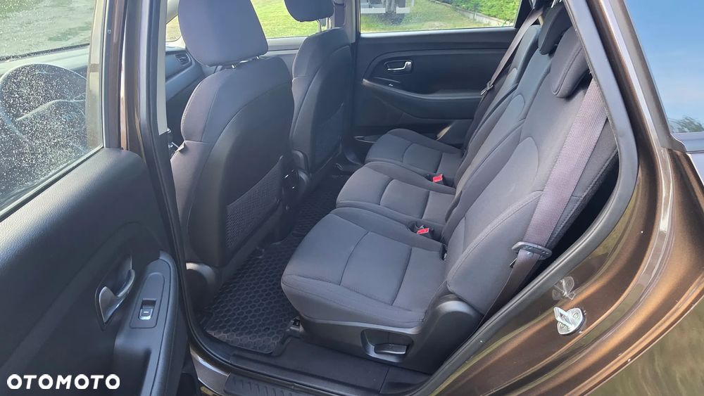 Kia Carens - 9