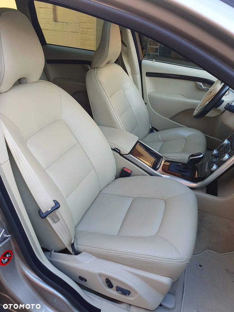Volvo XC 70 - 24