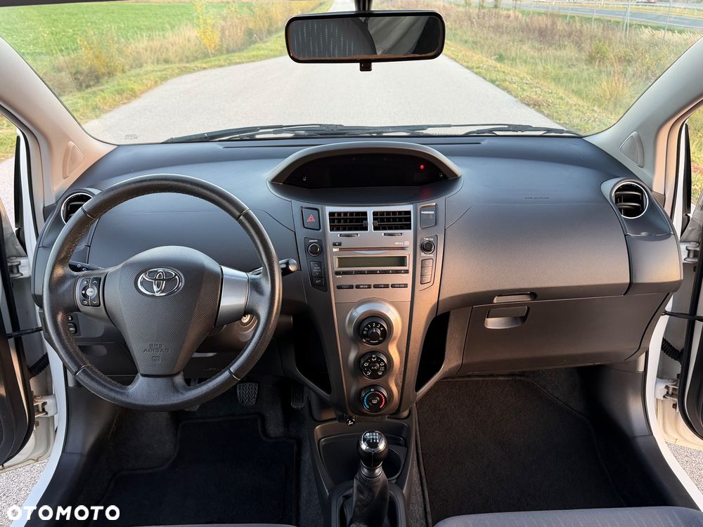 Toyota Yaris - 25