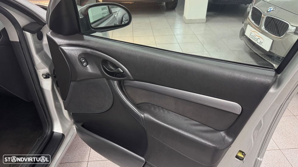 Ford Focus SW 1.8 TDdi Ghia - 23