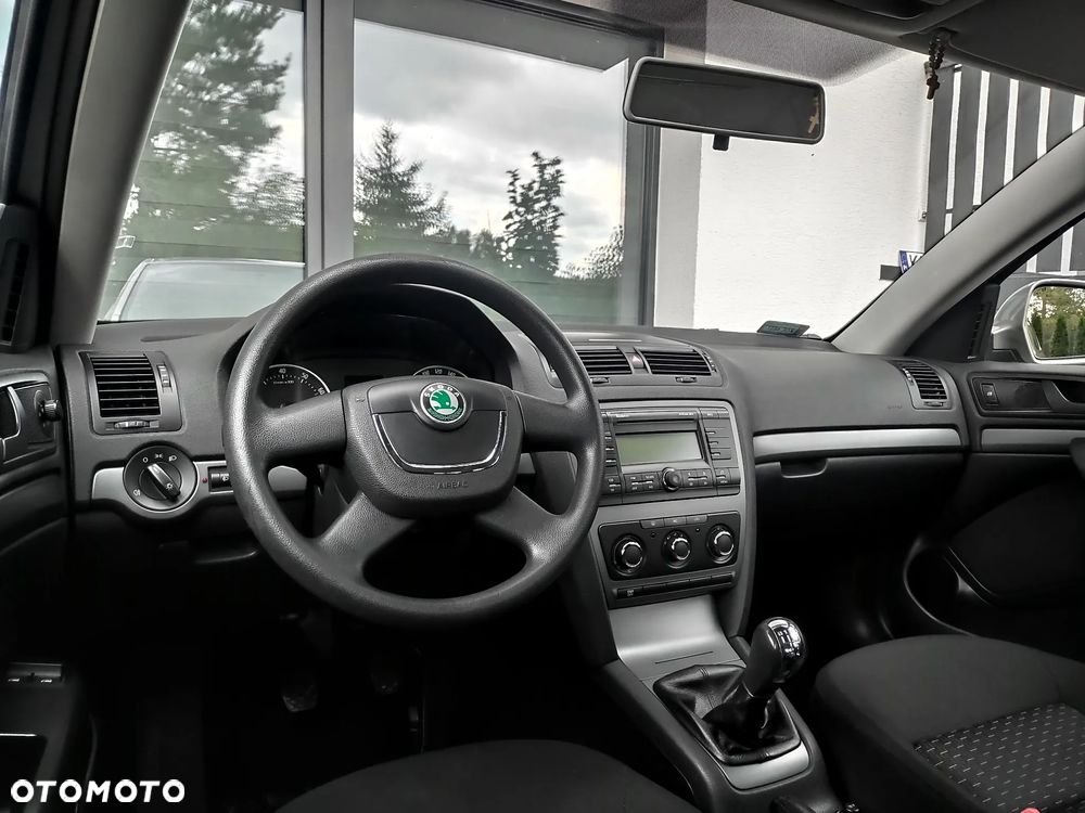 Skoda Octavia 1.6 Ambiente - 14