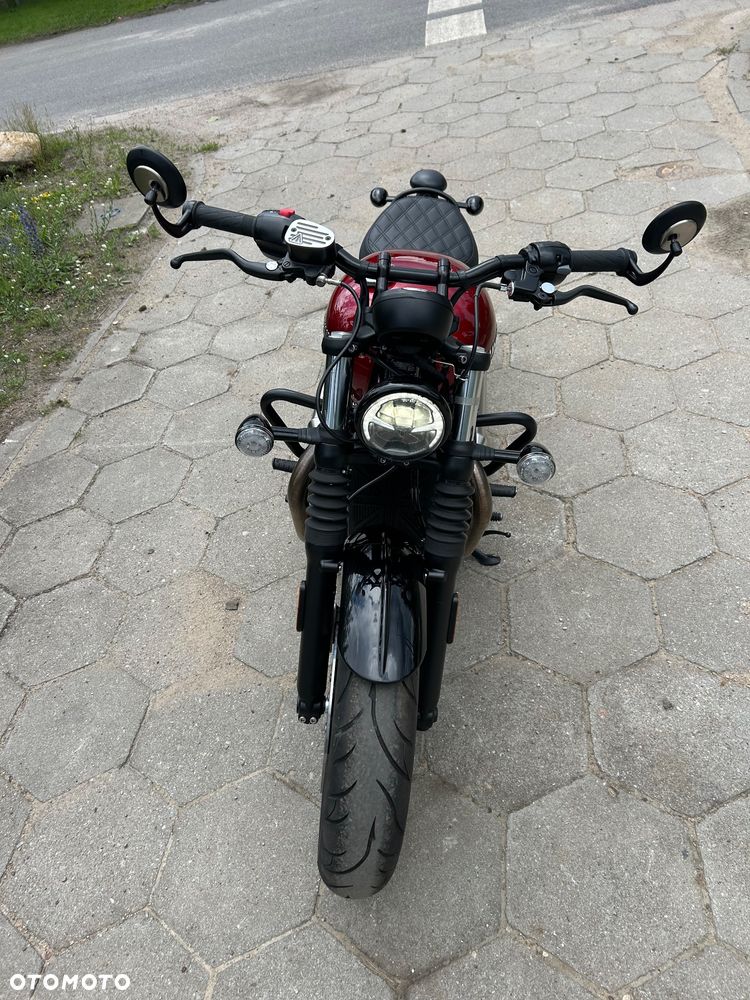 Triumph Bonneville Bobber - 20