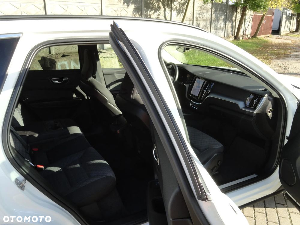 Volvo XC 60 B4 D AWD Geartronic Momentum Pro - 10