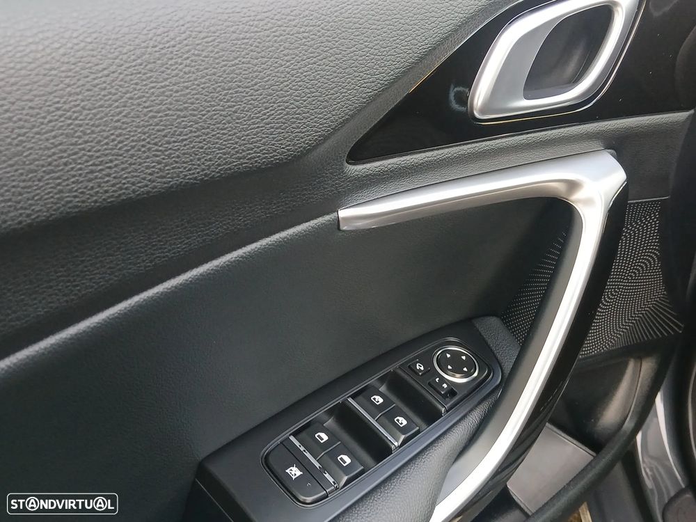 Kia Ceed SW 1.6 CRDi MHEV Dynamic - 25