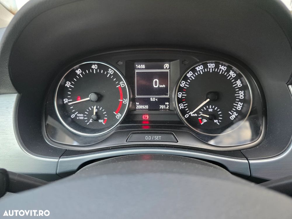 Skoda Fabia 1.0 MPI Cool Edition Red & Grey - 19