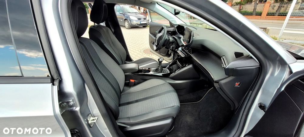 Peugeot 208 TURBO 100 Business - 28
