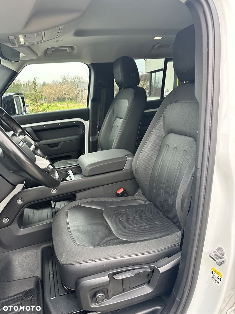 Land Rover Defender 110 D240 S - 34
