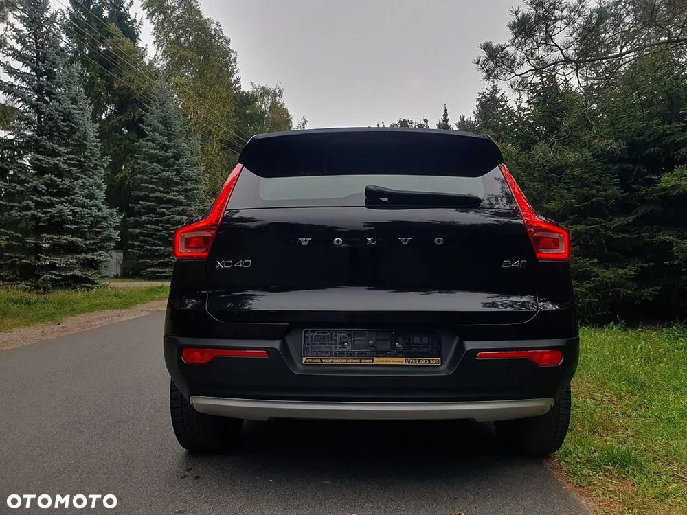 Volvo XC 40 B4 B AWD DKG Momentum Pro - 35