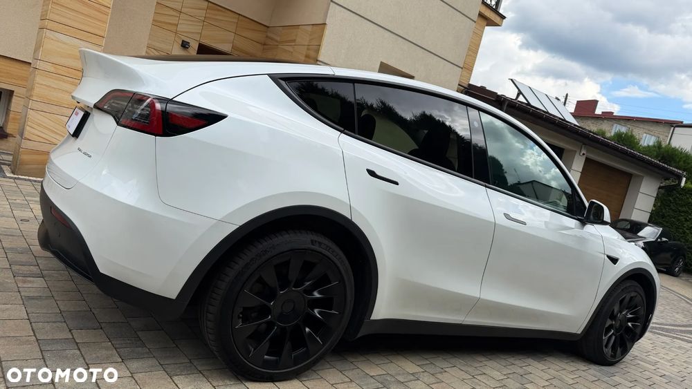 Tesla Model Y Long Range AWD - 15