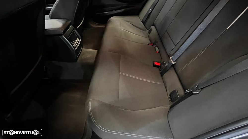 BMW 318 d Touring Auto Line Sport - 43