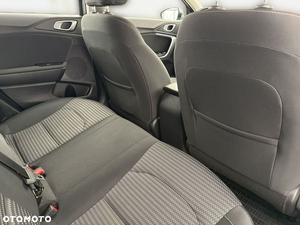 Kia Ceed - 13