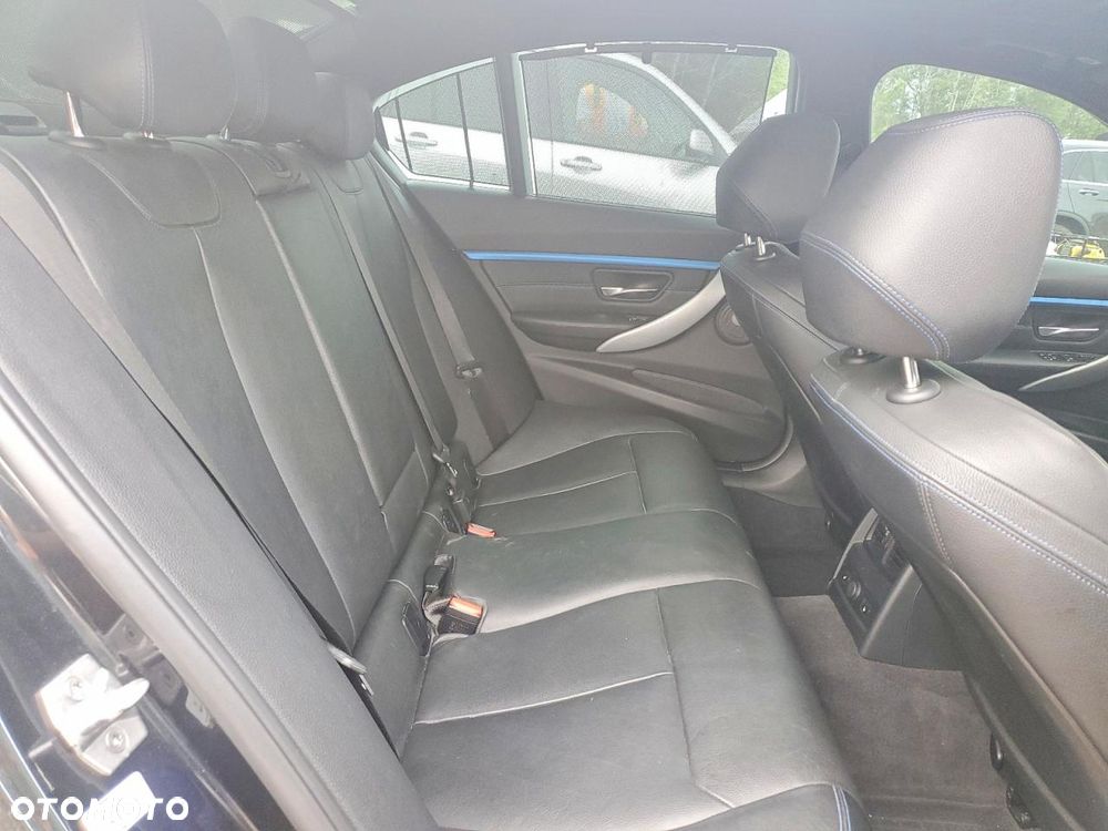 BMW Seria 3 340i xDrive M Sport - 9