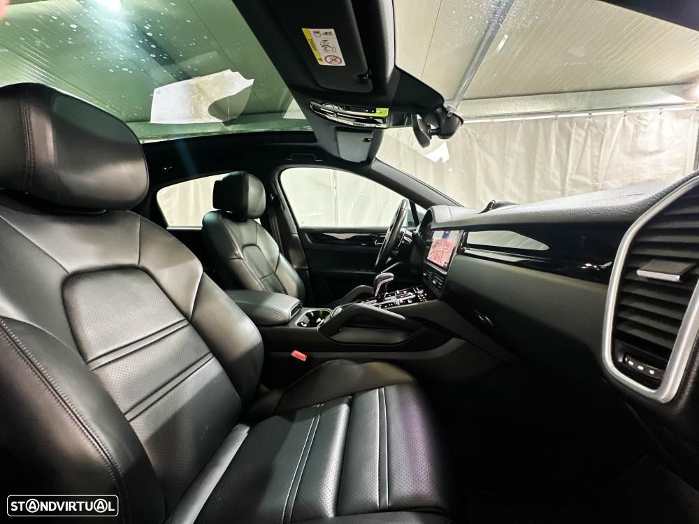 Porsche Cayenne Coupé E-Hybrid Platinum Edition - 32