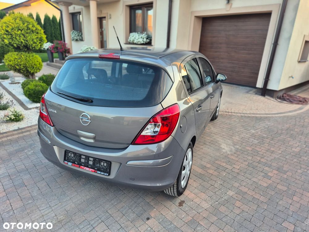 Opel Corsa 1.2 16V Essentia - 12