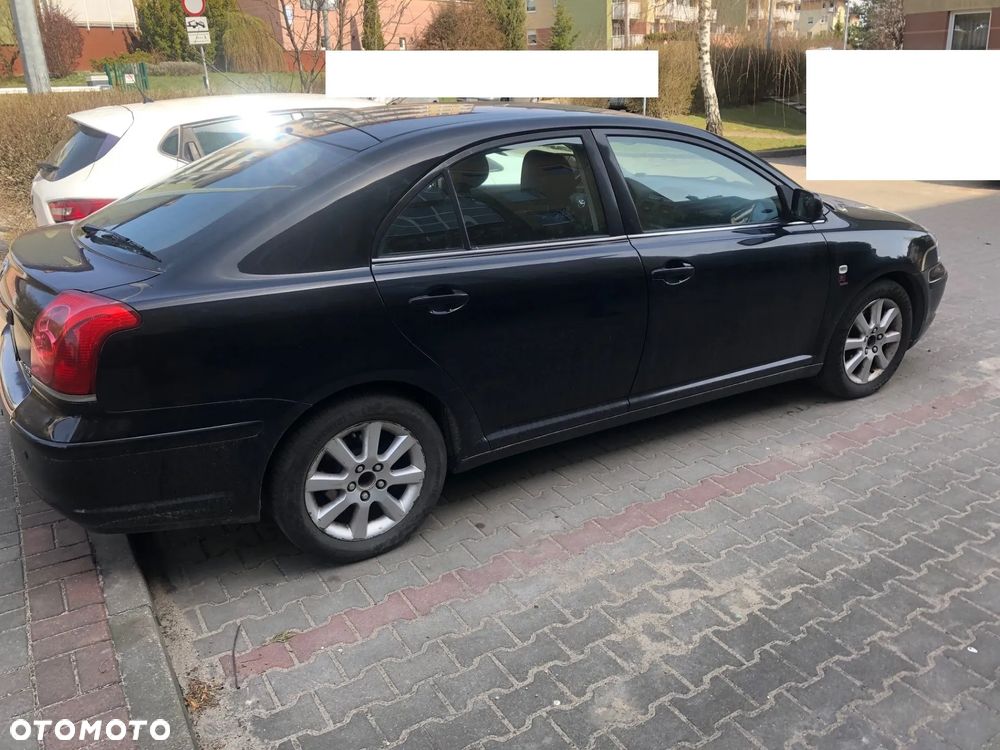Toyota Avensis 2.2 D-4D Sol - 2