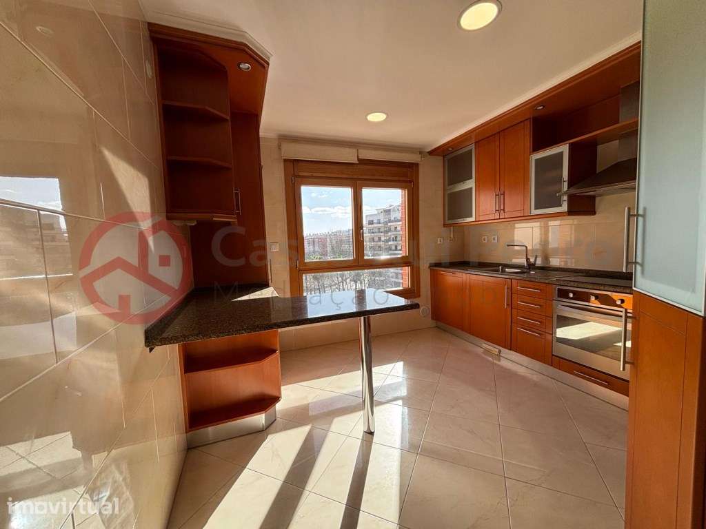 Excelente Apartamento T3, prédio com elevador, parqueamento e arrec... - Grande imagem: 5/30