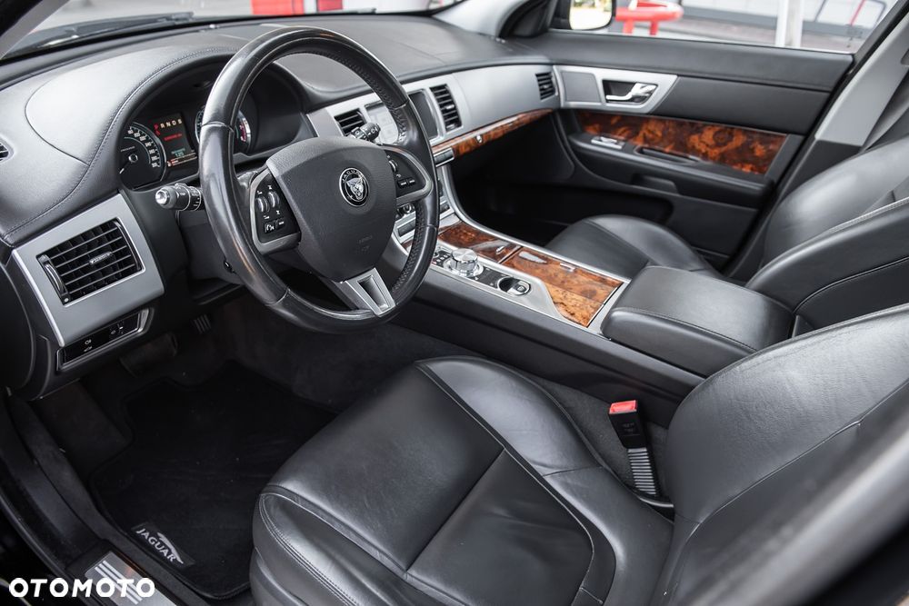 Jaguar XF 3.0 V6 Kompressor AWD - 15