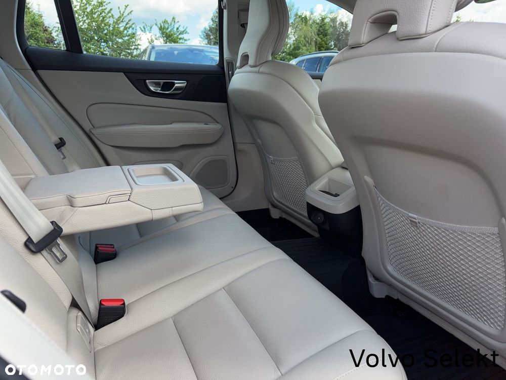 Volvo V60 Cross Country - 18