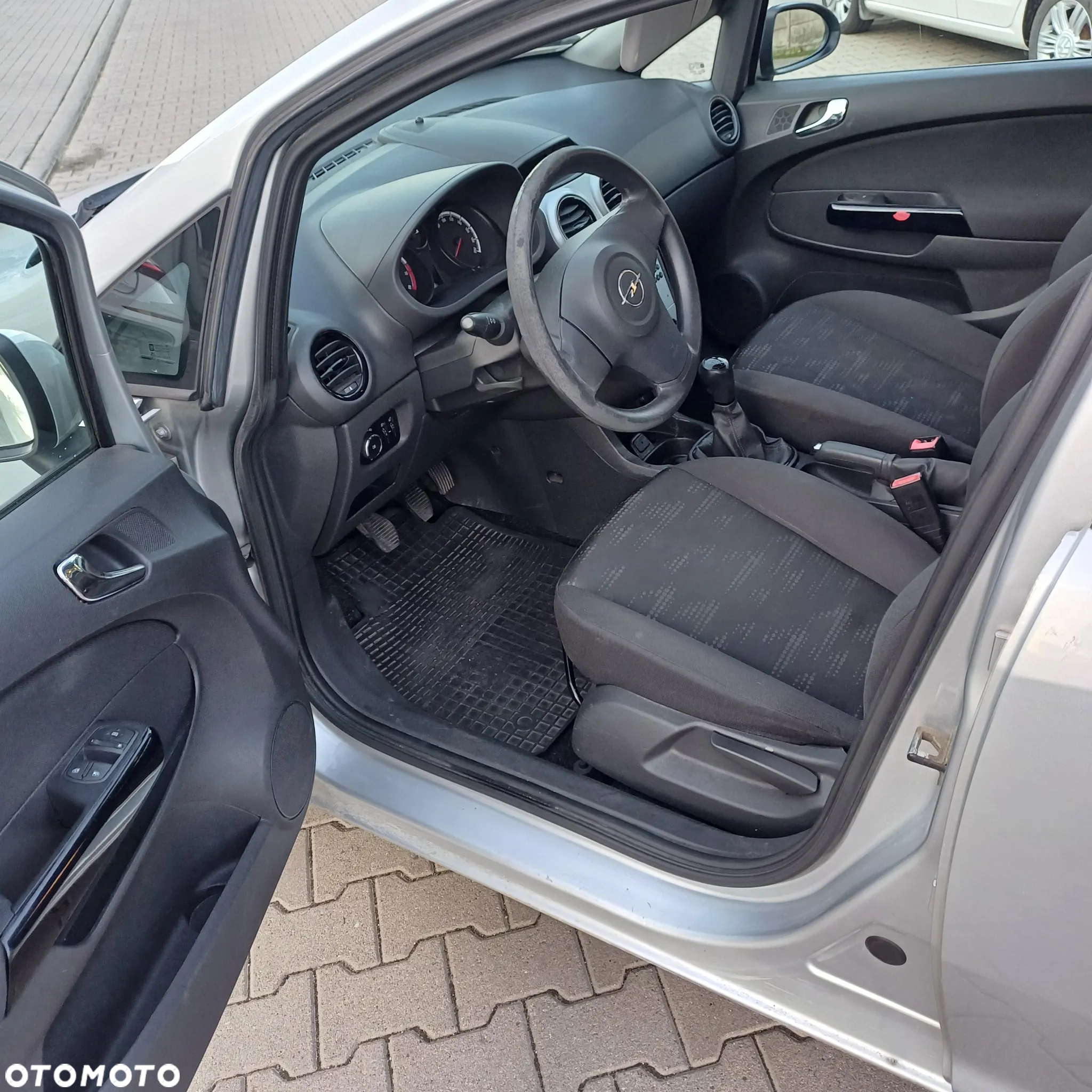 Opel Corsa 1.2 16V Cosmo - 8