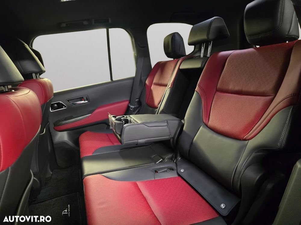 Toyota Land Cruiser 300 - 10