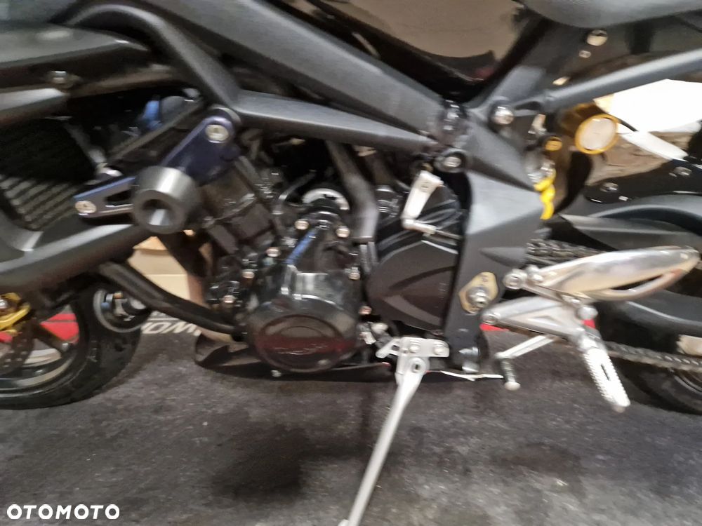 Triumph Street Triple - 14
