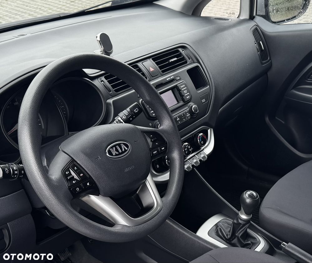 Kia Rio - 5