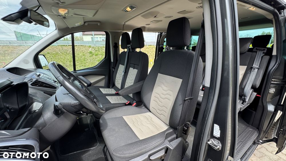 Ford Tourneo Custom - 19