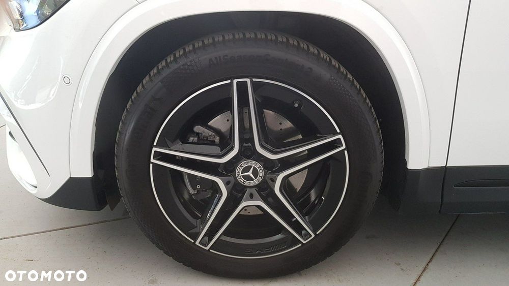 Mercedes-Benz GLA - 9