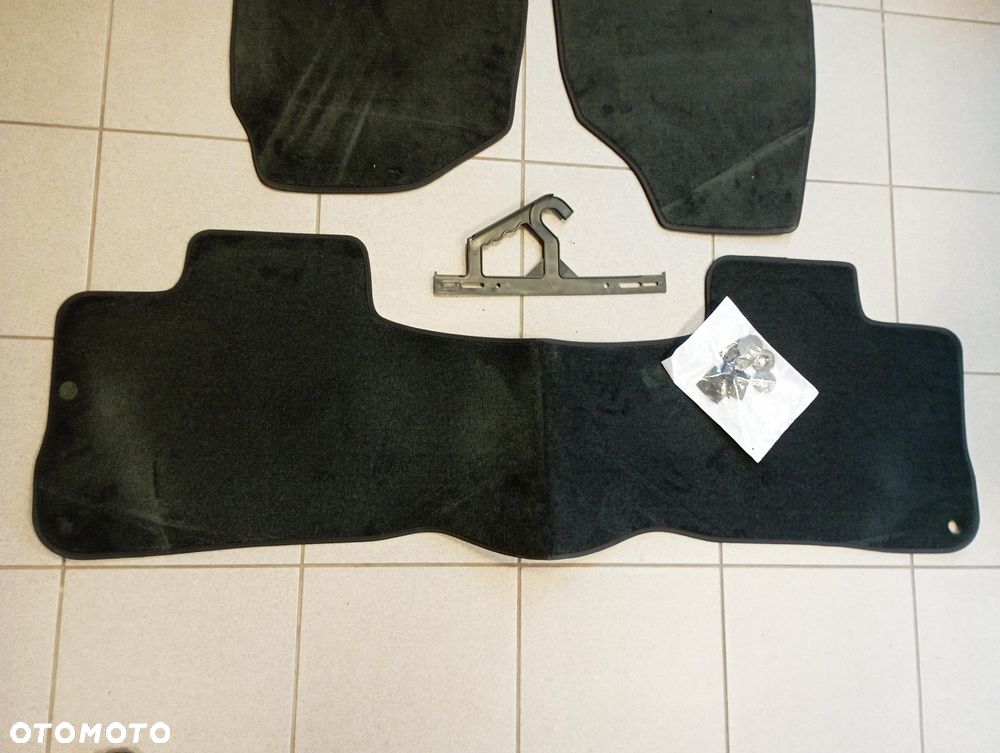 DYWANIKI Isuzu D-max I  Oryginalne Nowe - 2