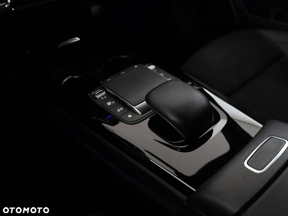 Mercedes-Benz Klasa A 180 7G-DCT AMG Line - 33