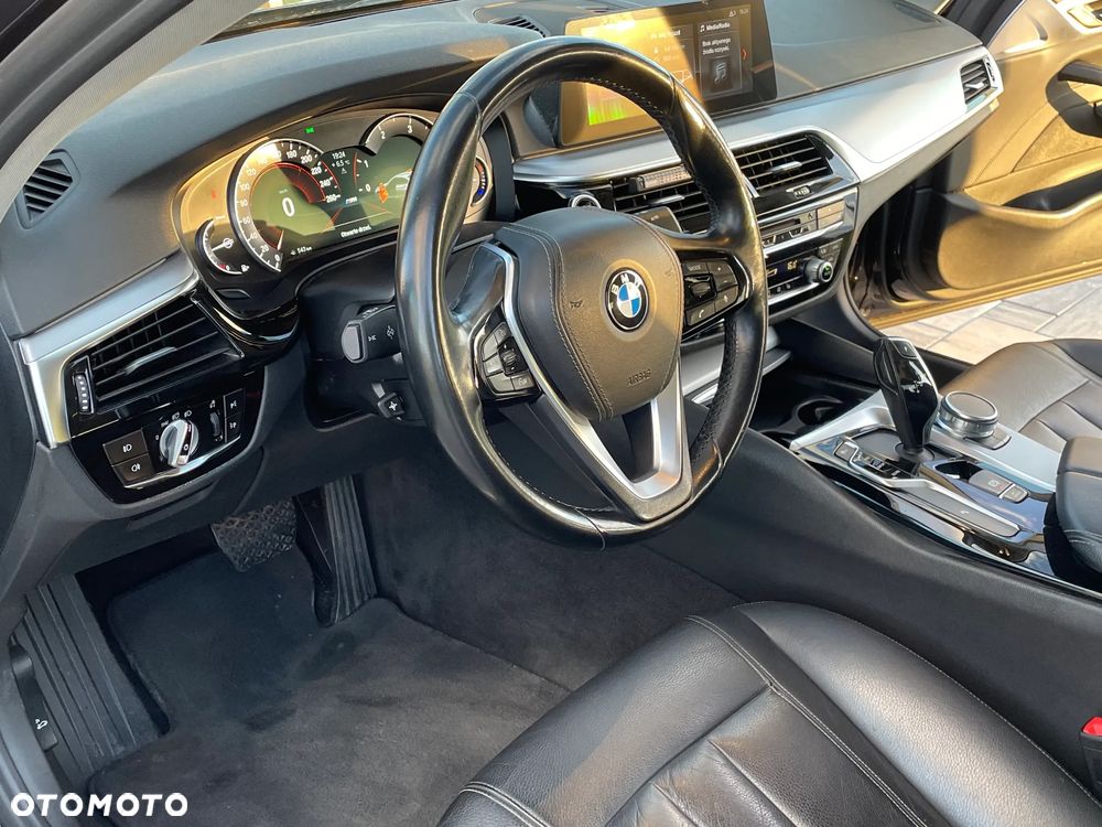 BMW Seria 5 520d xDrive - 13