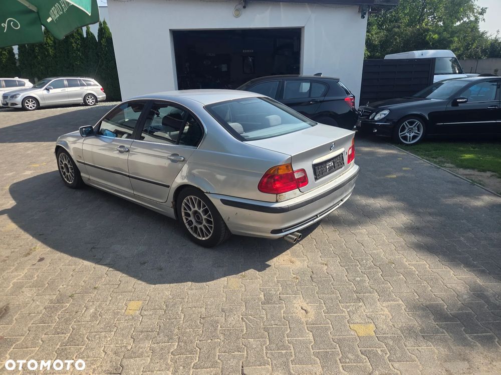 BMW Seria 3 325i Edition Sport - 6