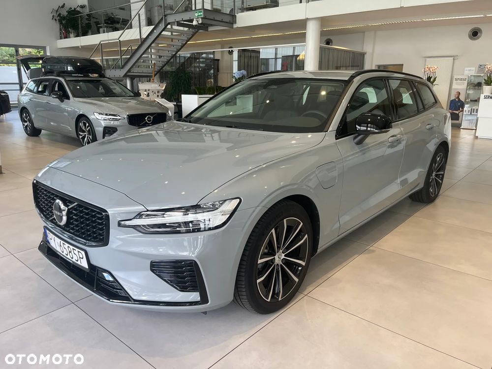Volvo V60 T6 AWD Plug-In Hybrid Plus Dark - 2