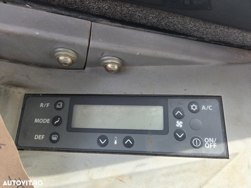 Hitachi ZX48U-6, 5 tone, CUPLA RAPIDA HIDRAULICA si 3 CUPE NOI, Lama nivelare, Masa operationala 5 tone, adancime sapare 4m, latime 2m, aer cond, Antifurt, posibilitate leasing 4 ani, senile 90% ok, PROMOTIE 40.900 EUR+Tva - 30