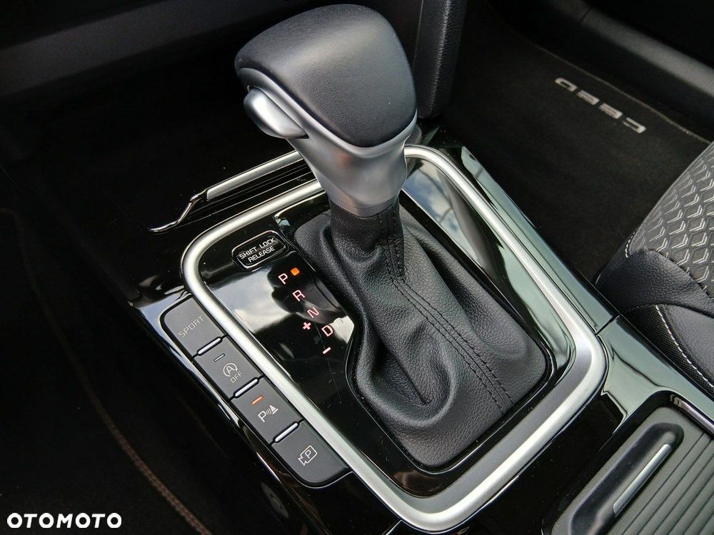 Kia Ceed - 32