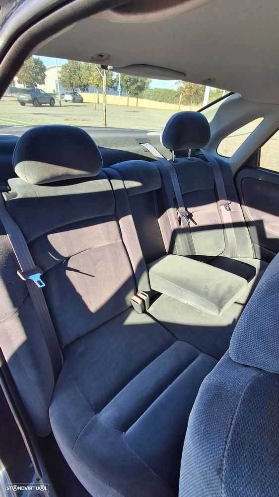 Volvo S40 1.6 - 25