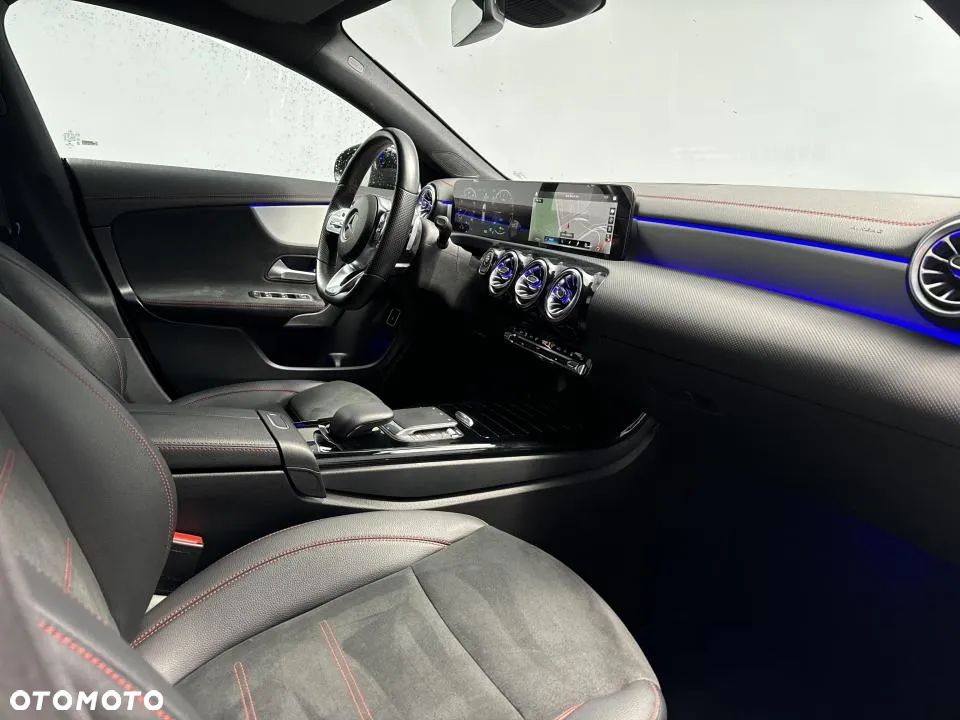 Mercedes-Benz CLA 250 E AMG Line 8G-DCT - 24
