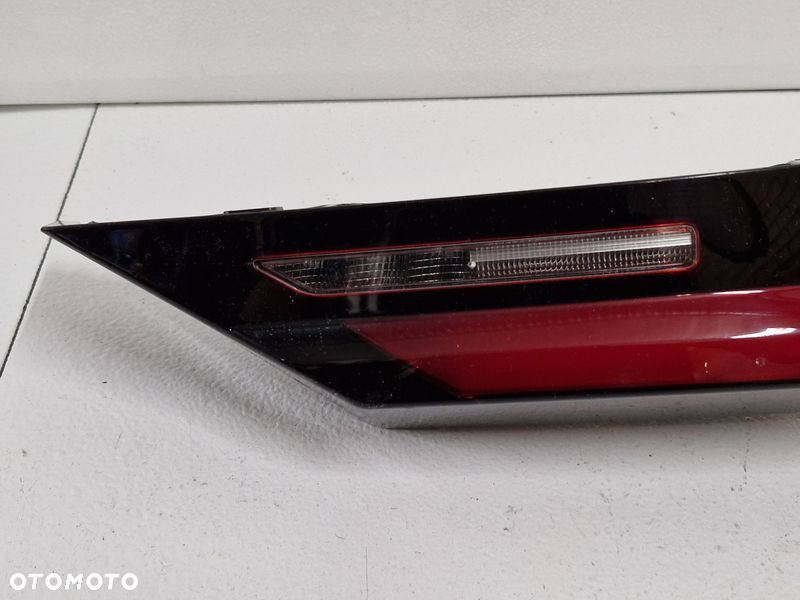 BMW X1 U11 LAMPA TYLNA TYŁ PRAWA W KLAPĘ - 2