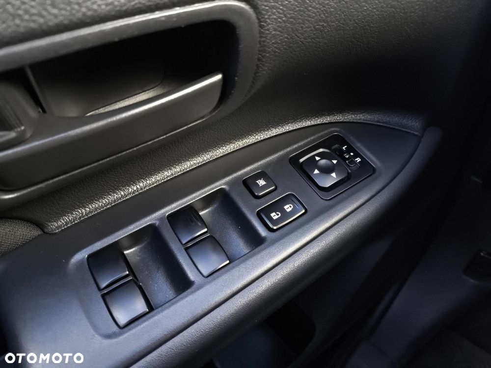 Mitsubishi Outlander - 11