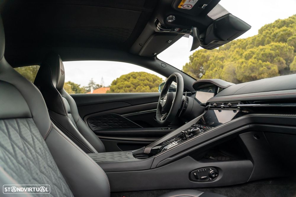 Aston Martin DB12 Coupé - 23