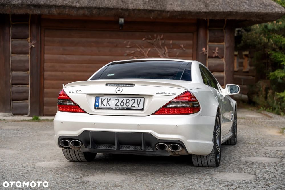 Mercedes-Benz SL 63 AMG - 15