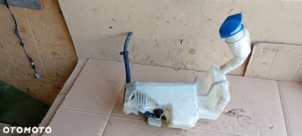 Zbiorniczek spryskiwaczy pompki Xenon VW Golf V 1K6955453C - 1