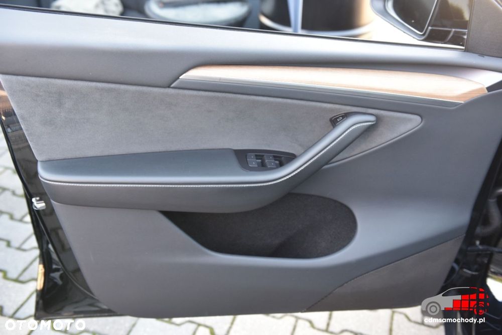 Tesla Model Y - 15