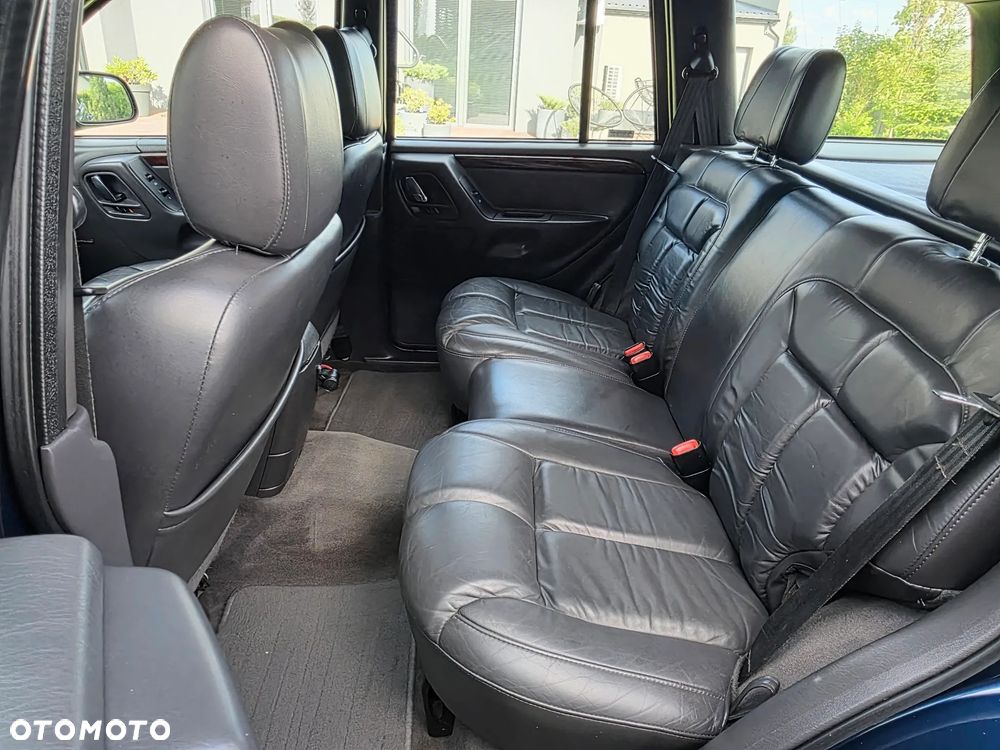 Jeep Grand Cherokee - 16