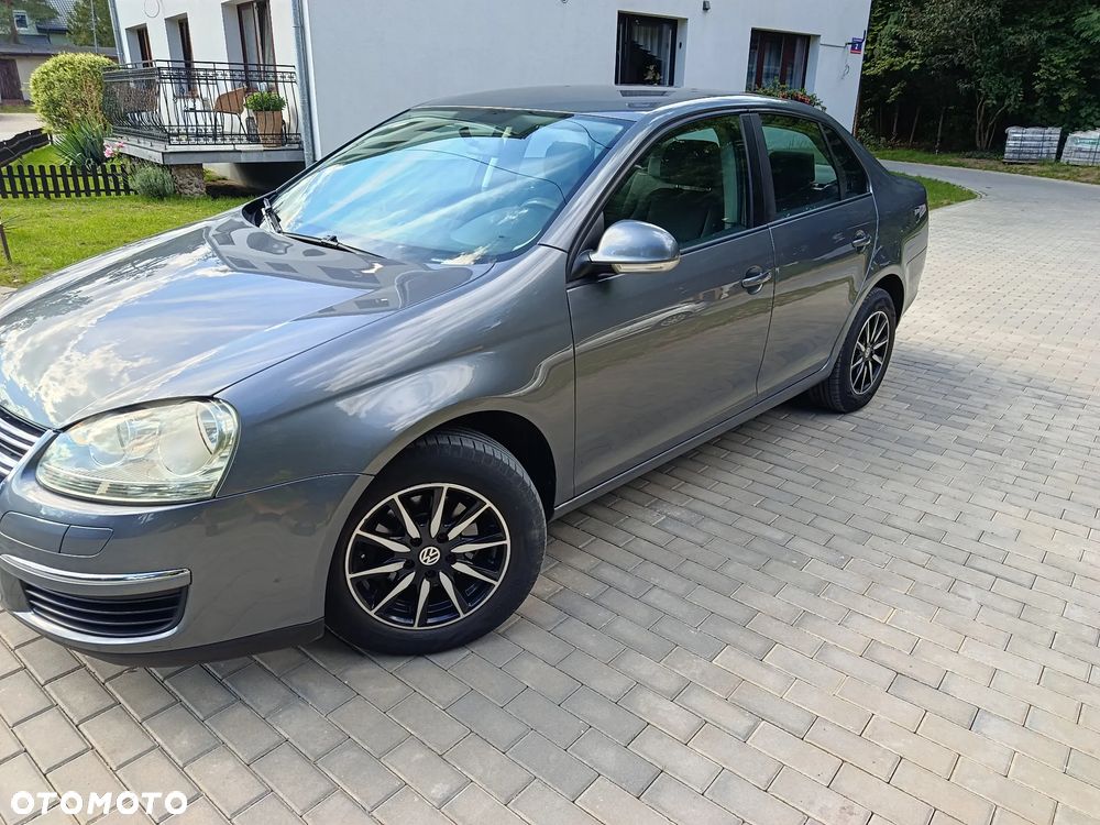Volkswagen Jetta 1.6 Comfortline - 25