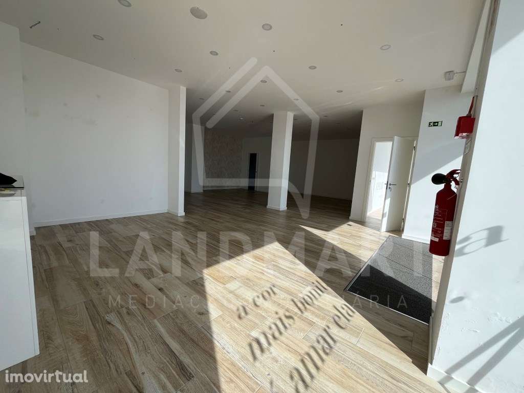 Loja, Centro de Turquel - Grande imagem: 3/8