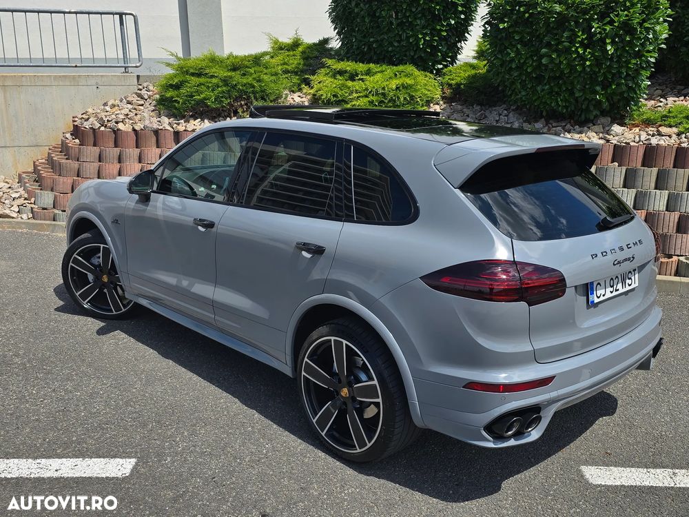 Porsche Cayenne 4.2 L S - 4