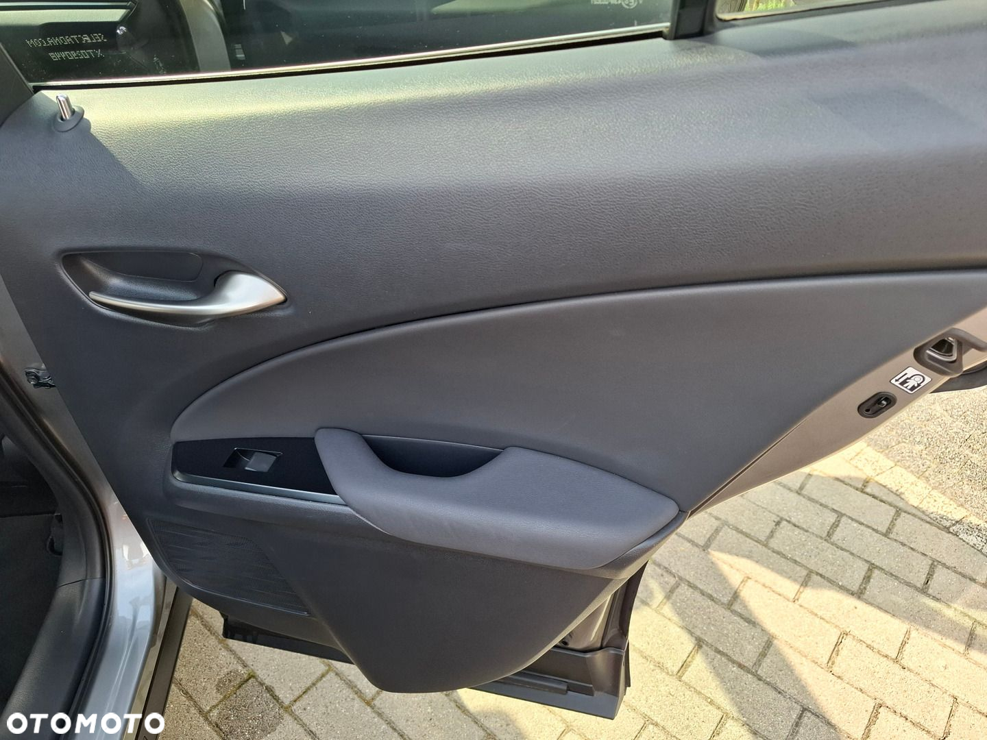 Lexus UX - 25